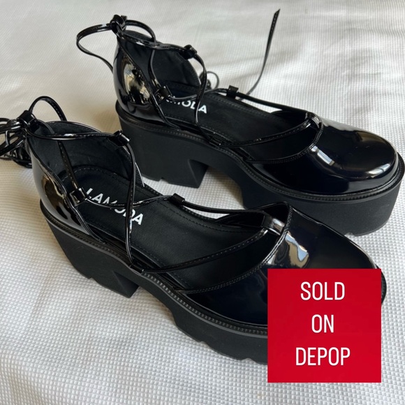 LAMODA Shoes - LAMODA Pop Up Chunky Platform Sandals